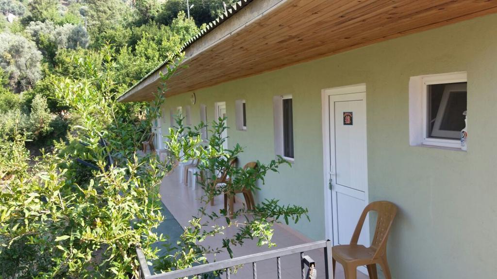 Bed and Breakfast George House à Faralya Extérieur photo